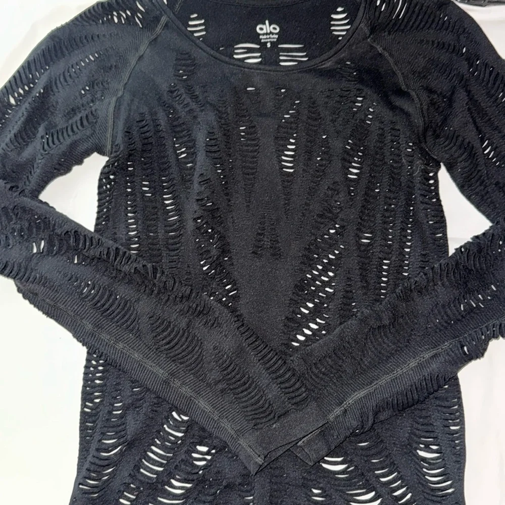 Cutout athletic shirt